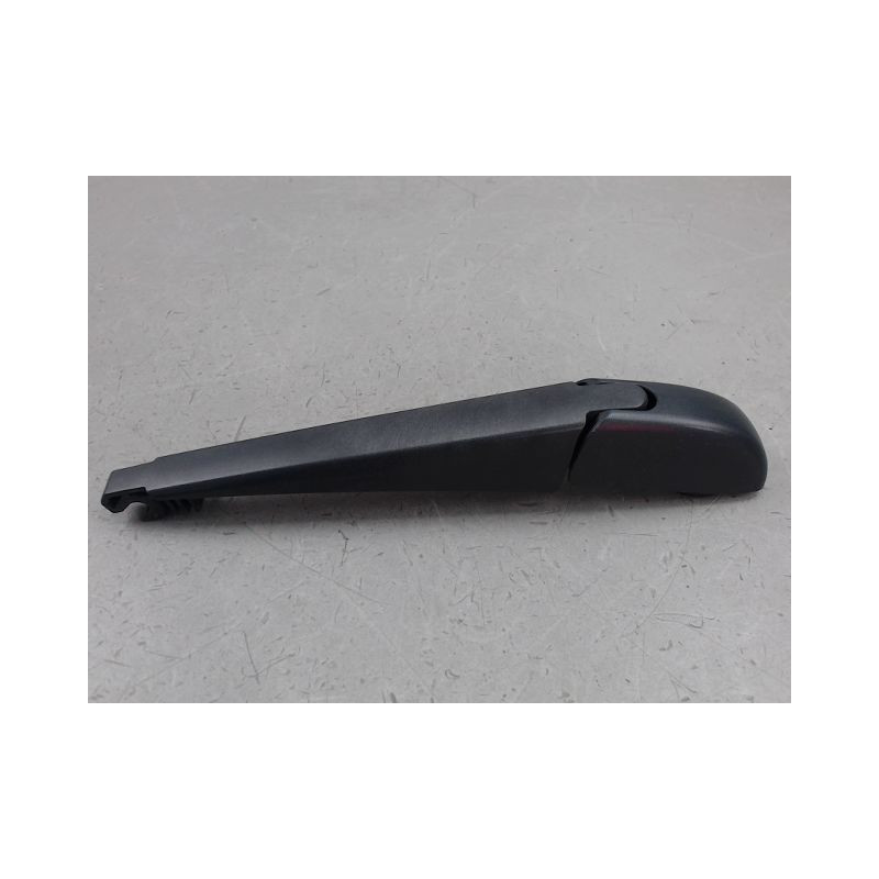 BRAS ESSUIE-GLACE ARRIERE TOYOTA AURIS