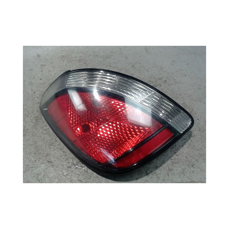 FEU ARRIERE GAUCHE  KIA RIO 2005-