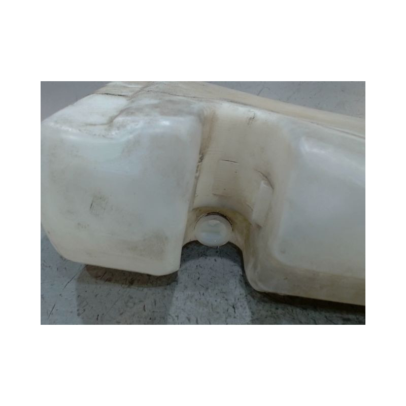 RESERVOIR LAVE-GLACE AVANT DACIA SANDERO