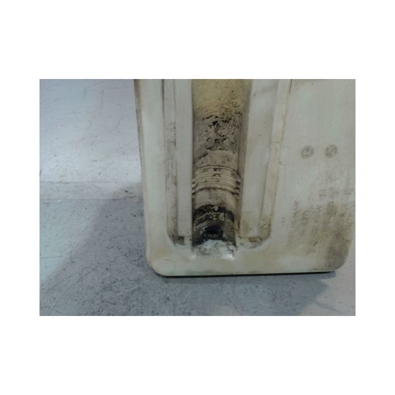 RESERVOIR LAVE-GLACE AVANT MITSUBISHI COLT