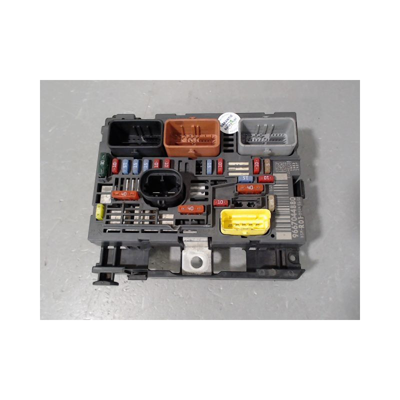BOITE A FUSIBLES CITROEN C4