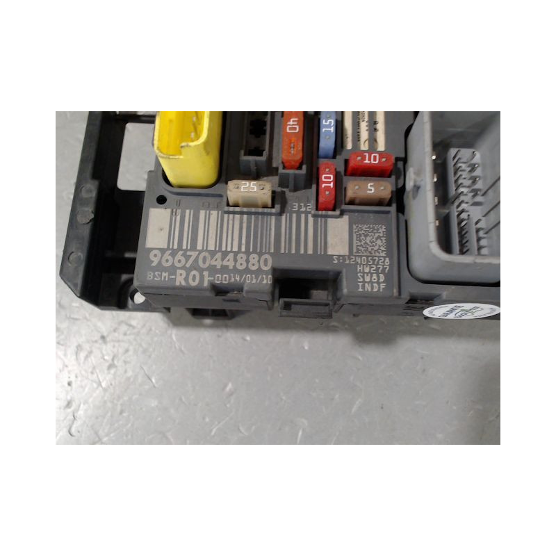 BOITE A FUSIBLES CITROEN C4