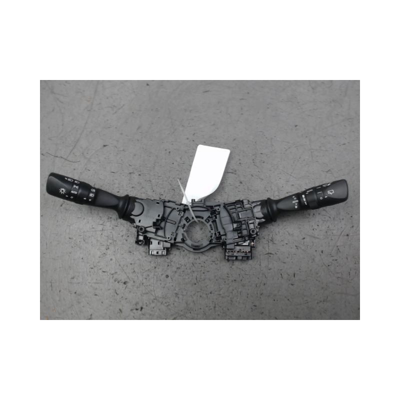 COMMANDE CLIGNOTANT TOYOTA AURIS