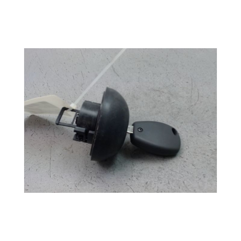 BOUCHON RESERVOIR A CARBURANT DACIA SANDERO I 2008-2012