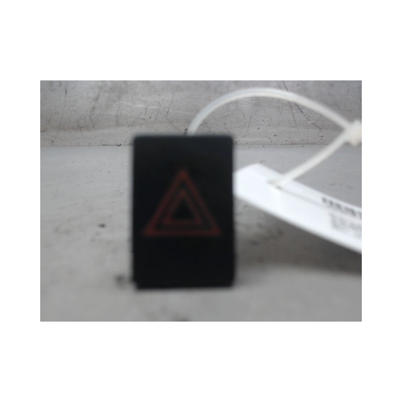 BOUTON DE WARNING NISSAN QASHQAI