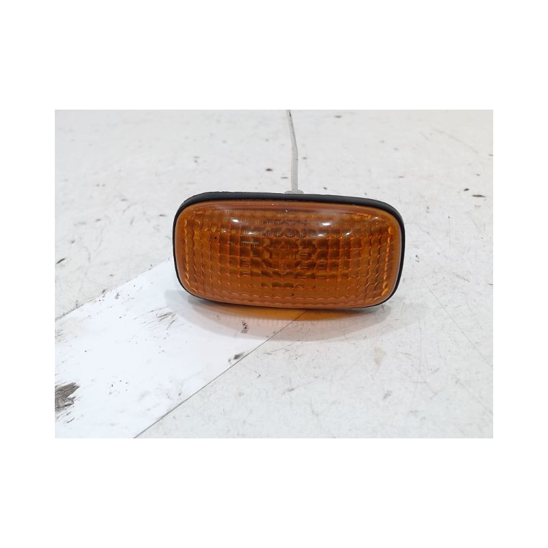 REPETITEUR AILE GAUCHE NISSAN PRIMERA