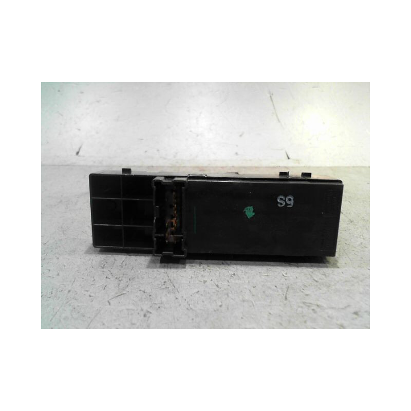 COMMANDE LEVE-GLACE PORTE AVG NISSAN MICRA
