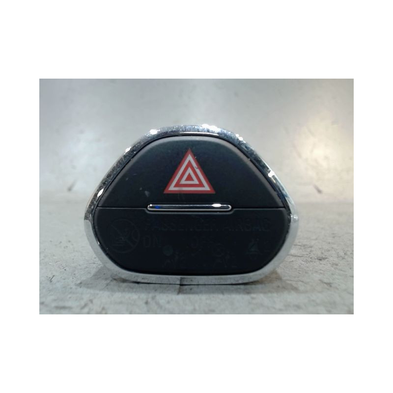 BOUTON DE WARNING OPEL CORSA