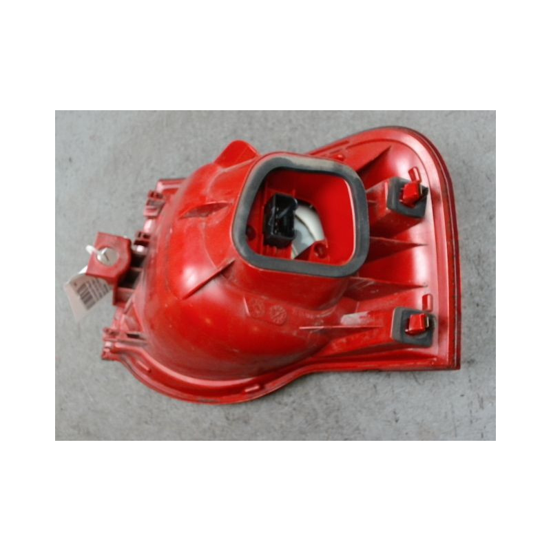 FEU ARRIERE GAUCHE  VOLKSWAGEN PASSAT SW 2005-