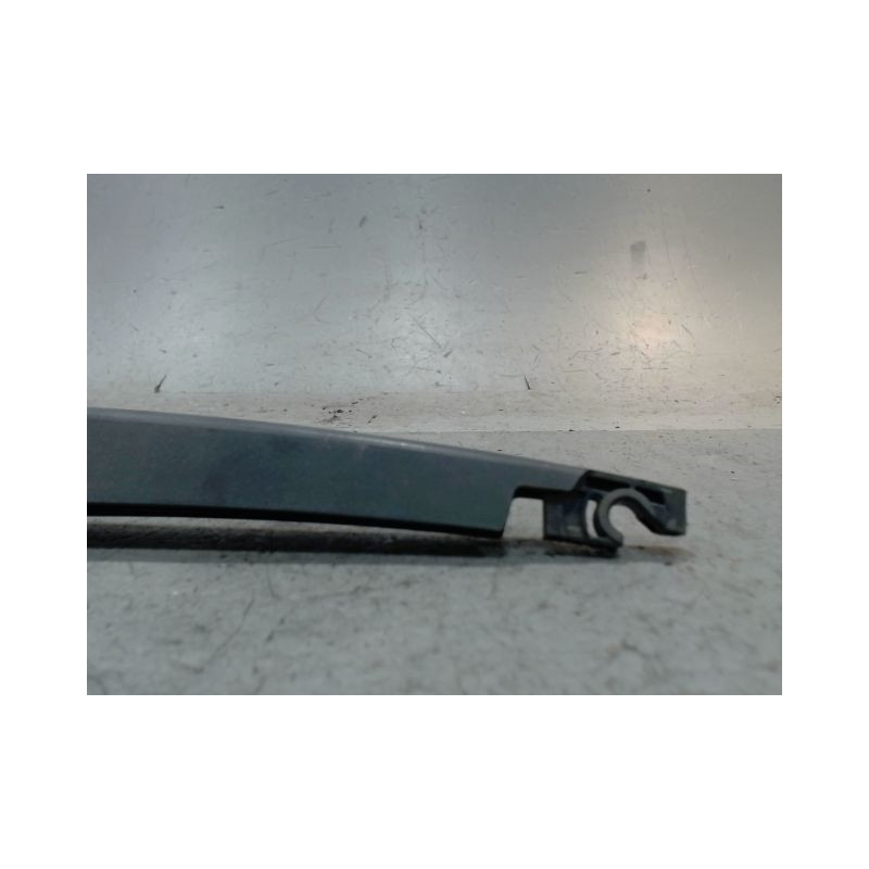 BRAS ESSUIE-GLACE ARRIERE KIA CARENS