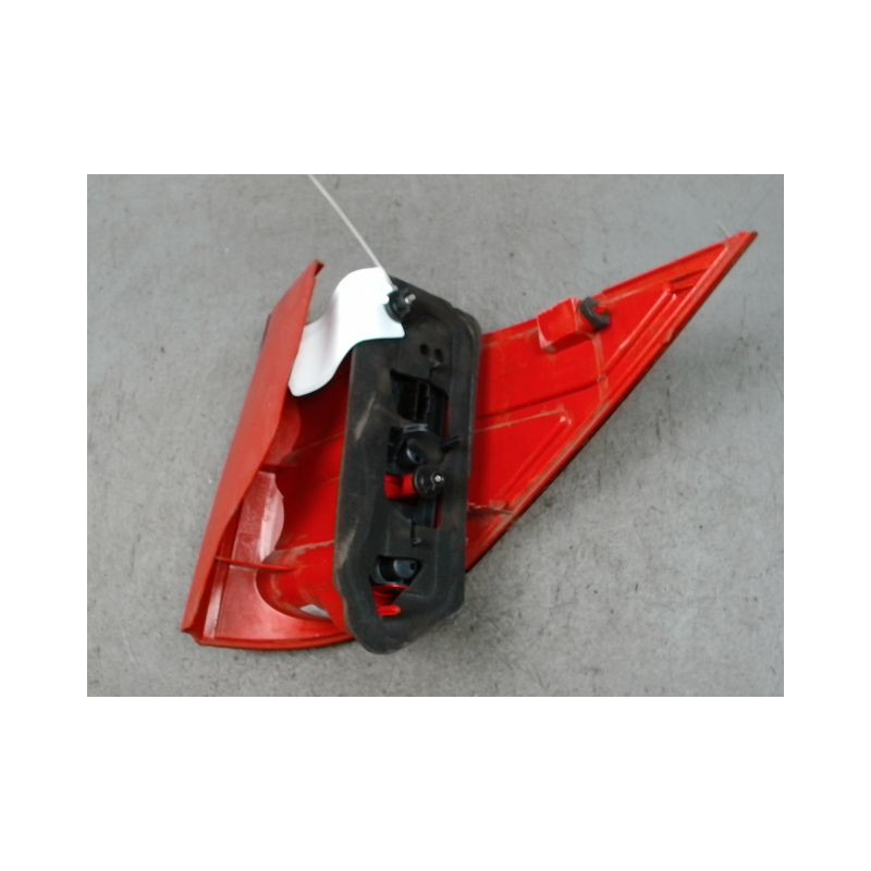 FEU ARRIERE GAUCHE  PEUGEOT 1007
