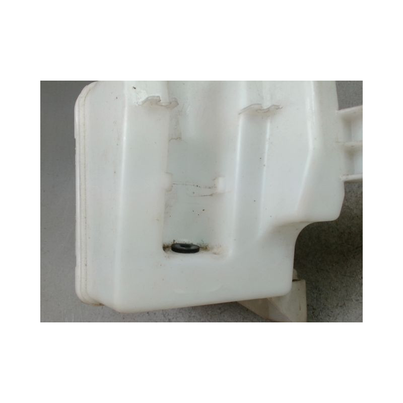 RESERVOIR LAVE-GLACE AVANT OPEL CORSA 2010-