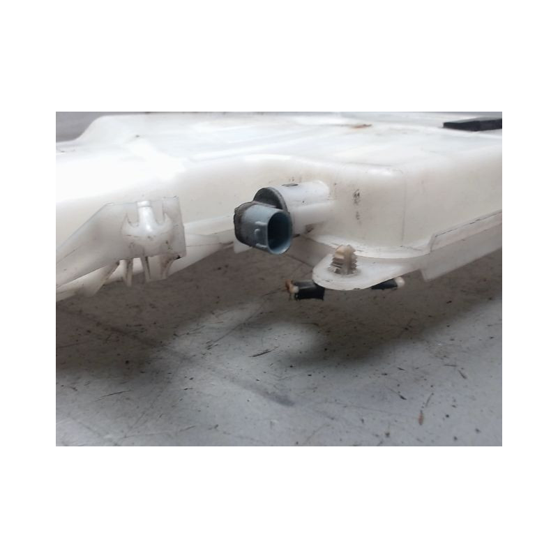RESERVOIR LAVE-GLACE AVANT B.M.W. SERIE 1