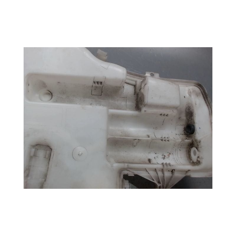 RESERVOIR LAVE-GLACE AVANT B.M.W. SERIE 1