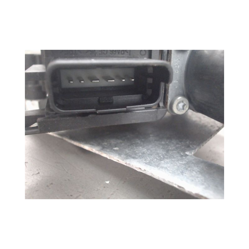 MECANISME LEVE-GLACE AVANT GAUCHE PEUGEOT 208
