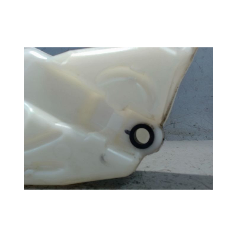 RESERVOIR LAVE-GLACE AVANT PEUGEOT 206+ 2009-
