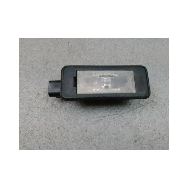 ECLAIREUR PLAQUE DE POLICE DROIT PEUGEOT 208 Phase 1 2012-...