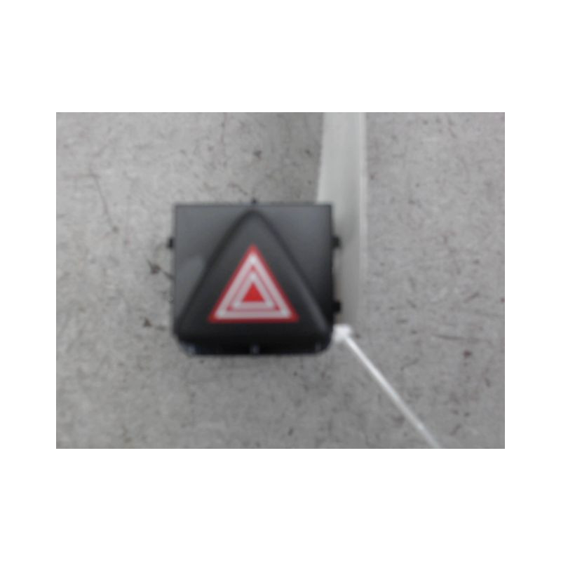 BOUTON DE WARNING HYUNDAI KONA