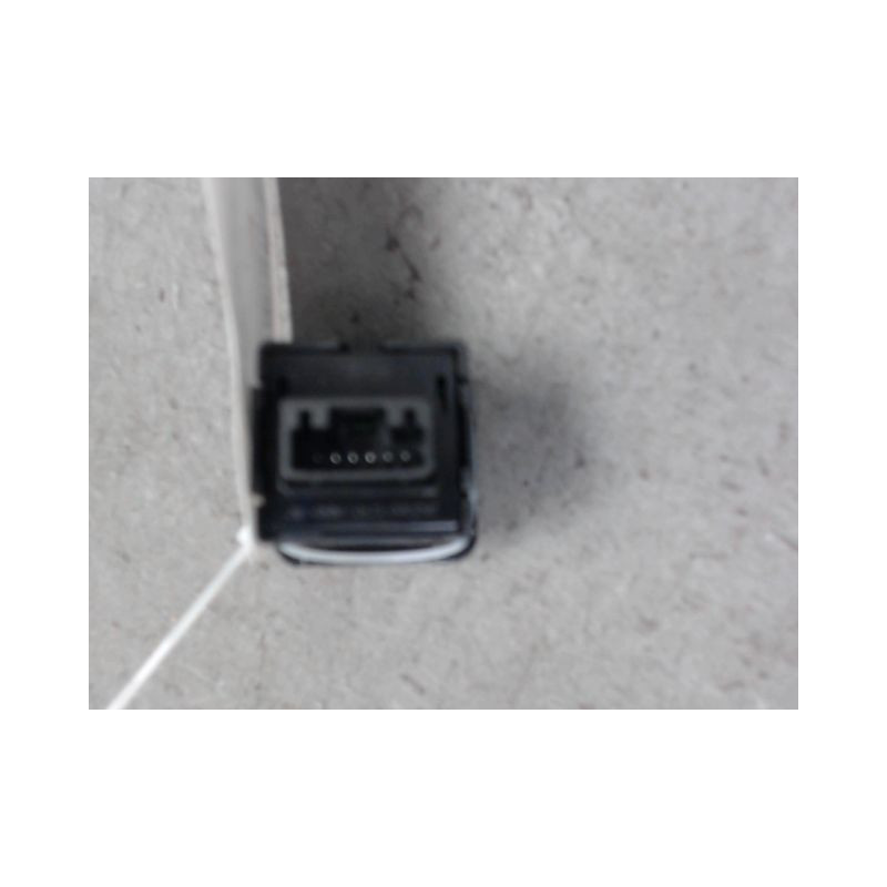 BOUTON DE WARNING HYUNDAI KONA