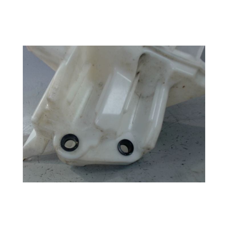 RESERVOIR LAVE-GLACE AVANT TOYOTA VERSO