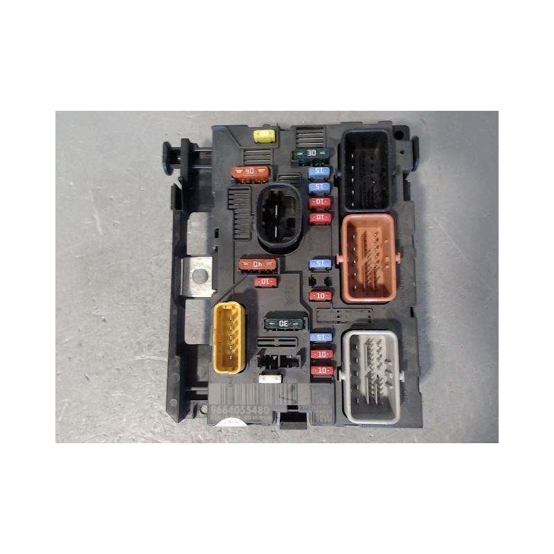 BOITE A FUSIBLES PEUGEOT 1007