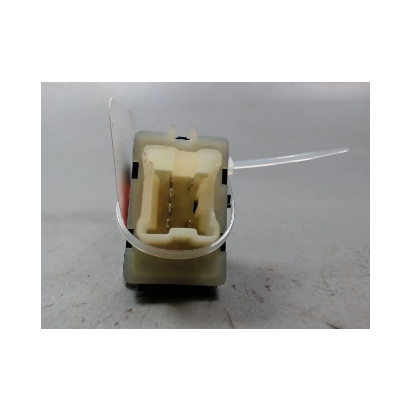 COMMANDE LEVE-GLACE PORTE AVD DACIA SANDERO