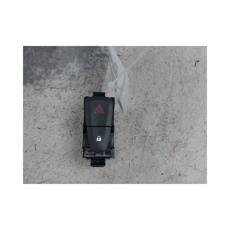 BOUTON DE WARNING DACIA SANDERO 2008-