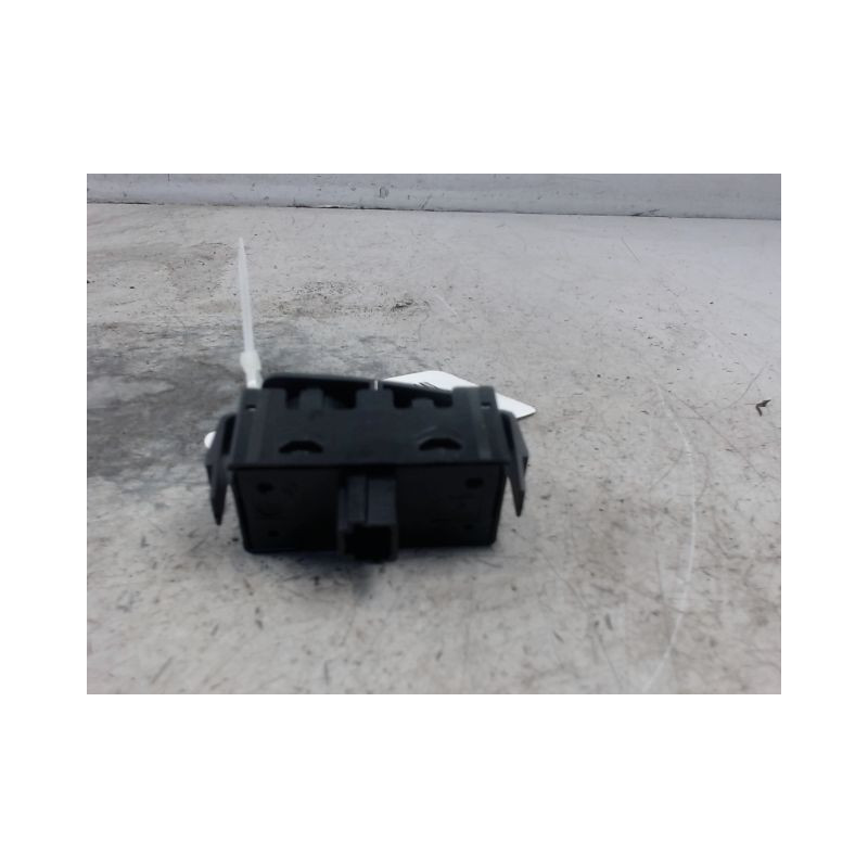 BOUTON DE WARNING DACIA SANDERO 2008-