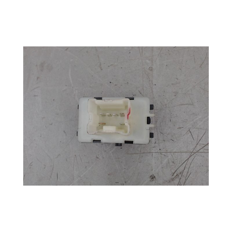 COMMANDE LEVE-GLACE PORTE AVG DACIA SANDERO