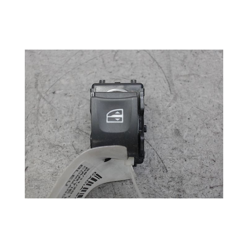 COMMANDE LEVE-GLACE PORTE AVD DACIA SANDERO