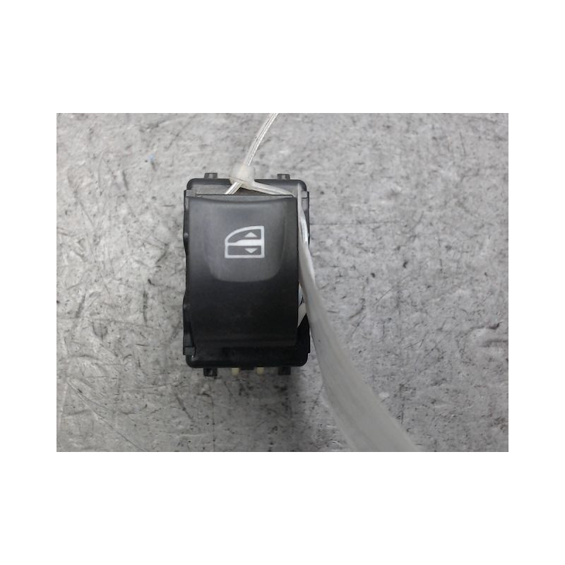 COMMANDE LEVE-GLACE PORTE ARG DACIA SANDERO