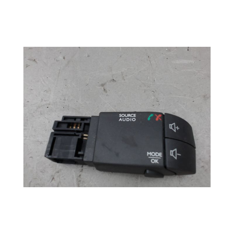 COMMANDE AUTORADIO DACIA DUSTER