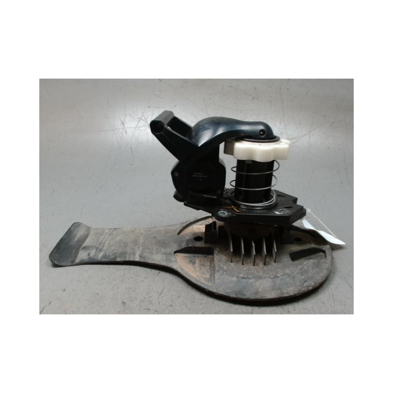 TREUIL DE ROUE DE SECOURS RENAULT CLIO III 2005-
