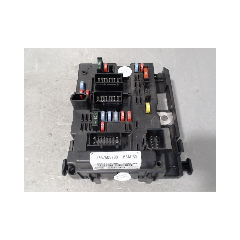 BOITE A FUSIBLES PEUGEOT 206