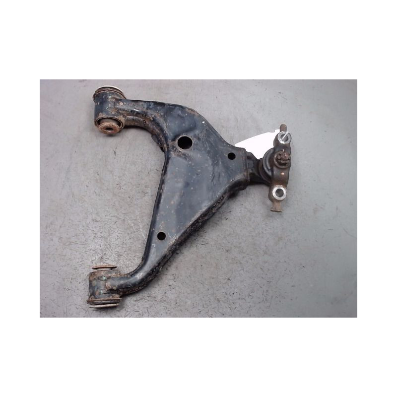 TRIANGLE INFERIEUR AVANT DROIT TOYOTA HILUX  X-TRA CABINE