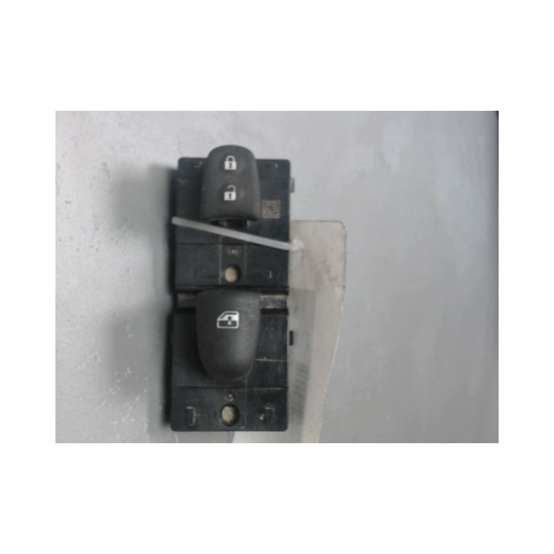 COMMANDE LEVE-GLACE PORTE AVD NISSAN QASHQAI