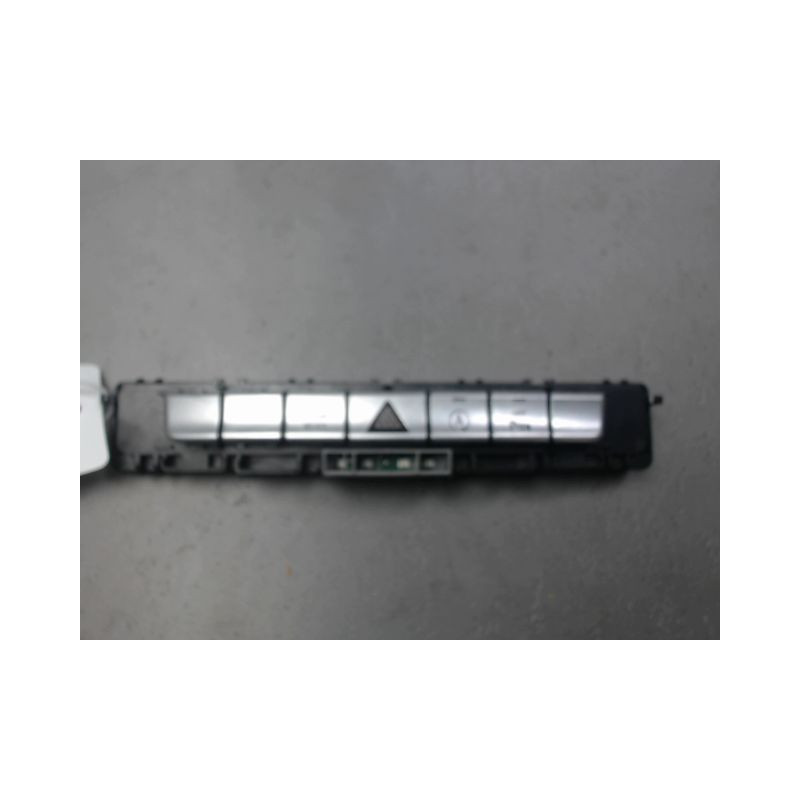 BOUTON DE WARNING MERCEDES CLASSE A