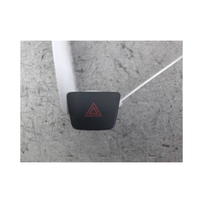 BOUTON DE WARNING FORD FOCUS