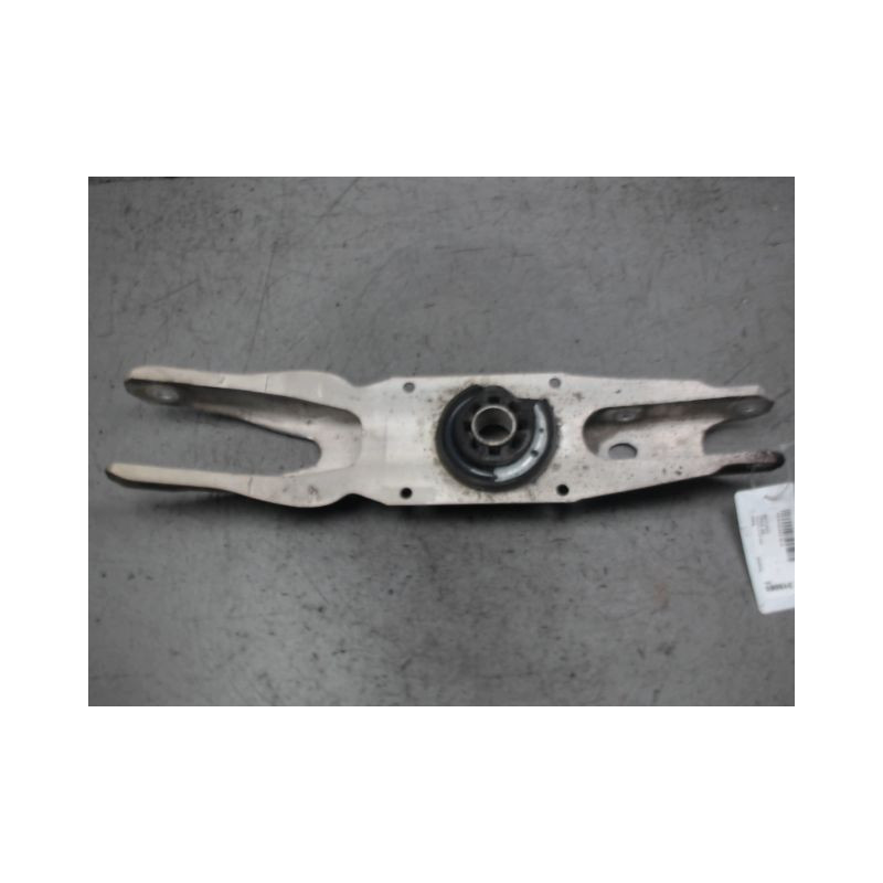 TRIANGLE INFERIEUR ARRIERE DROIT MERCEDES GLA