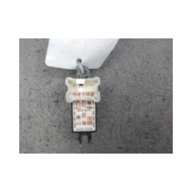 COMMANDE LEVE-GLACE PORTE AVD NISSAN MICRA
