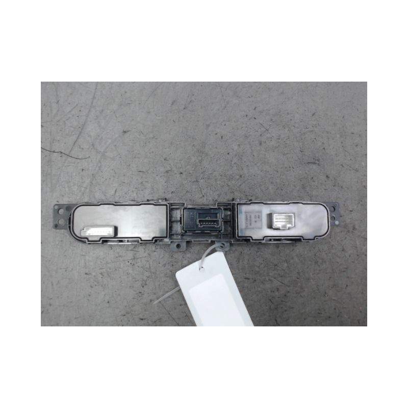BOUTON DE WARNING KIA CARENS