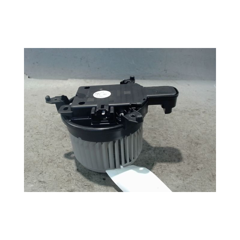 MOTEUR VENTILATEUR CHAUFFAGE TOYOTA YARIS CRO