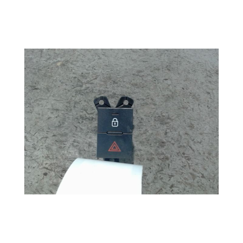 BOUTON DE WARNING HYUNDAI BAYON