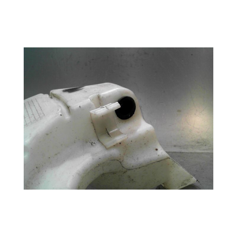 RESERVOIR LAVE-GLACE AVANT FORD FOCUS