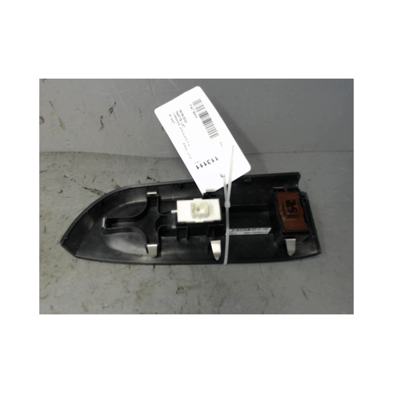 COMMANDE LEVE-GLACE PORTE AVD FIAT 500X