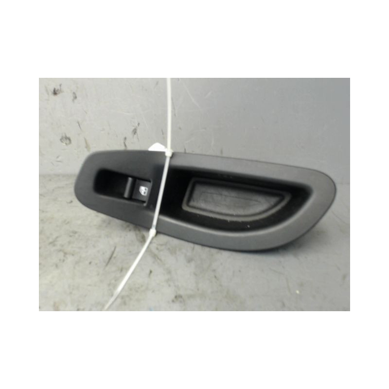 COMMANDE LEVE-GLACE PORTE ARD FIAT 500X