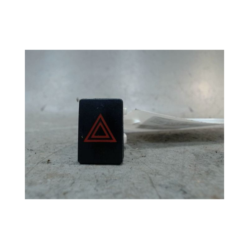 BOUTON DE WARNING NISSAN QASHQAI