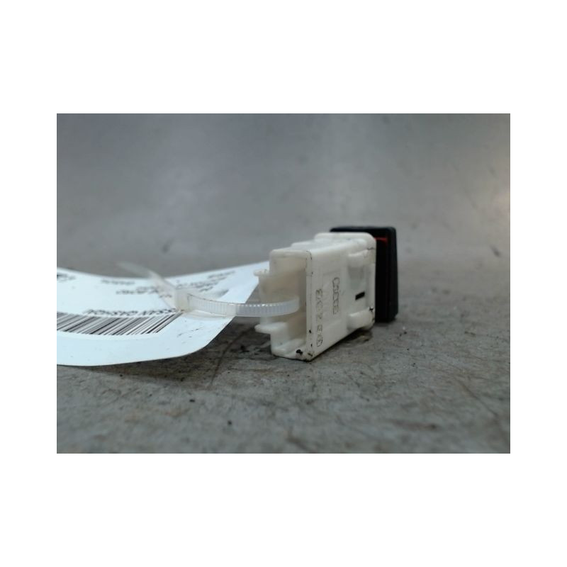 BOUTON DE WARNING NISSAN QASHQAI