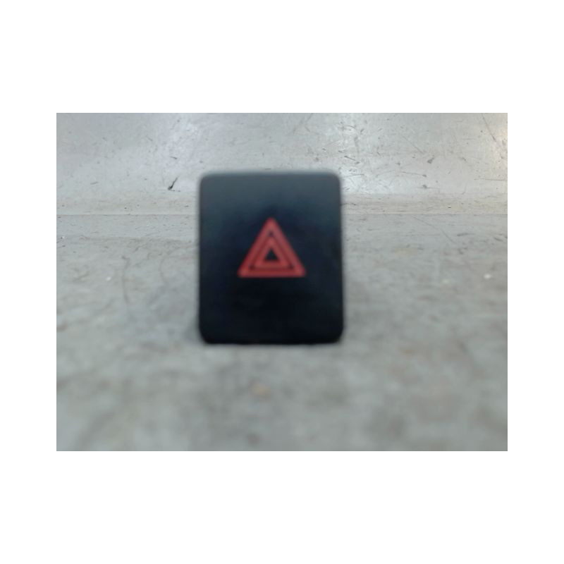 BOUTON DE WARNING NISSAN X-TRAIL