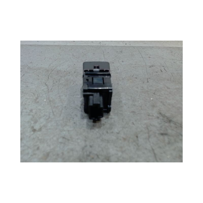 BOUTON DE WARNING NISSAN X-TRAIL